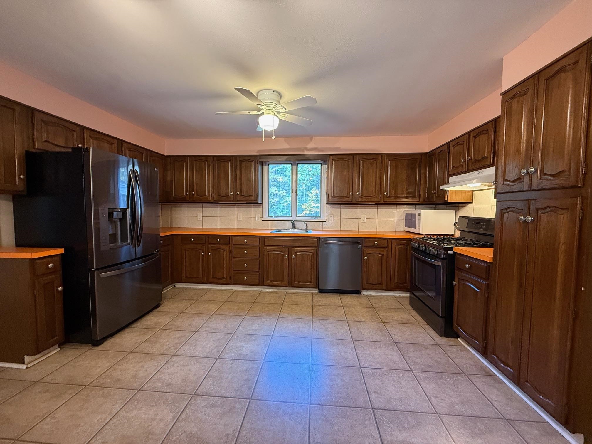 58 Parkhurst Road Merrimack, NH 03054 - Photo 2 of 24