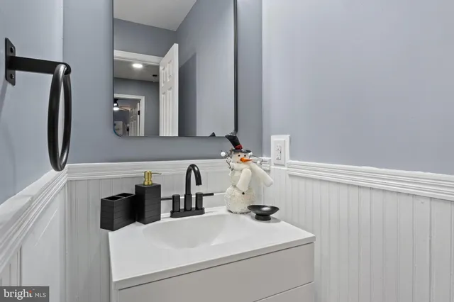 $689,900 | 16048 Fairway Drive, Dumfries, VA 22025