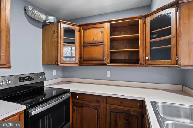 $689,900 | 16048 Fairway Drive, Dumfries, VA 22025