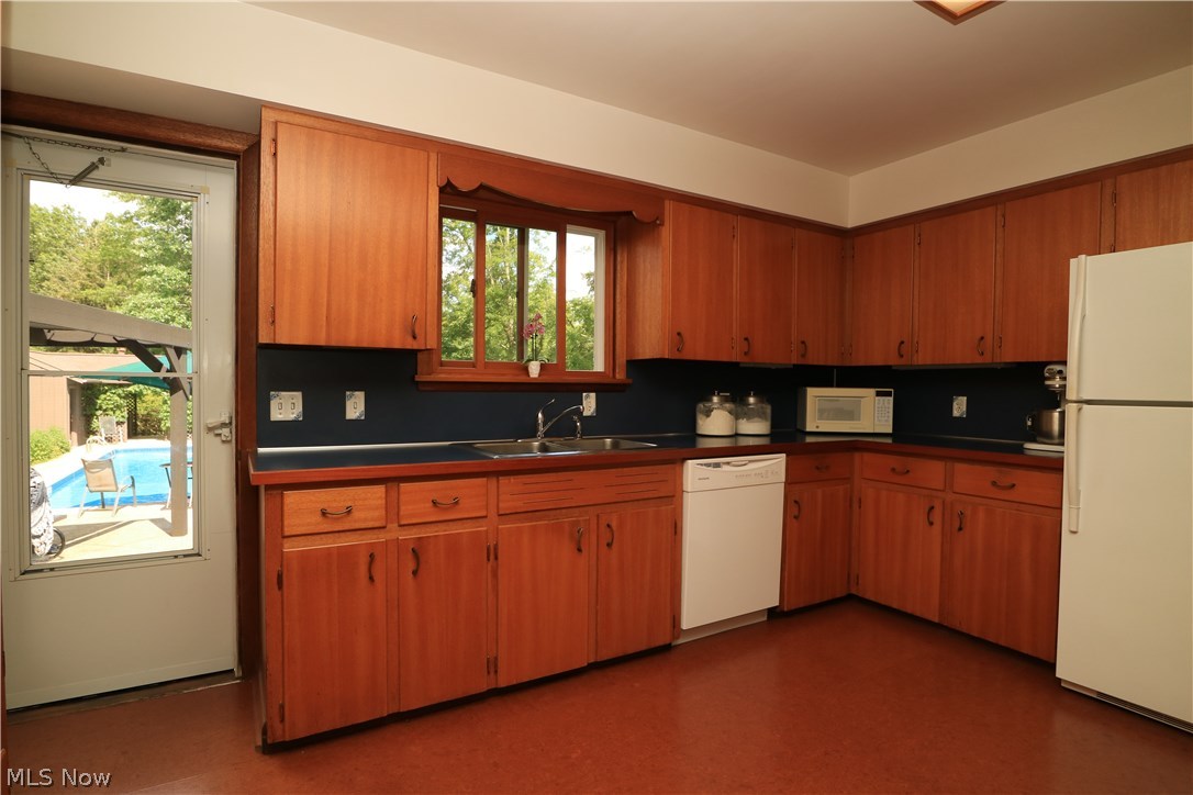 133 Pyle Road Oberlin, OH 44074 - Photo 12 of 25 Kitchen and patio