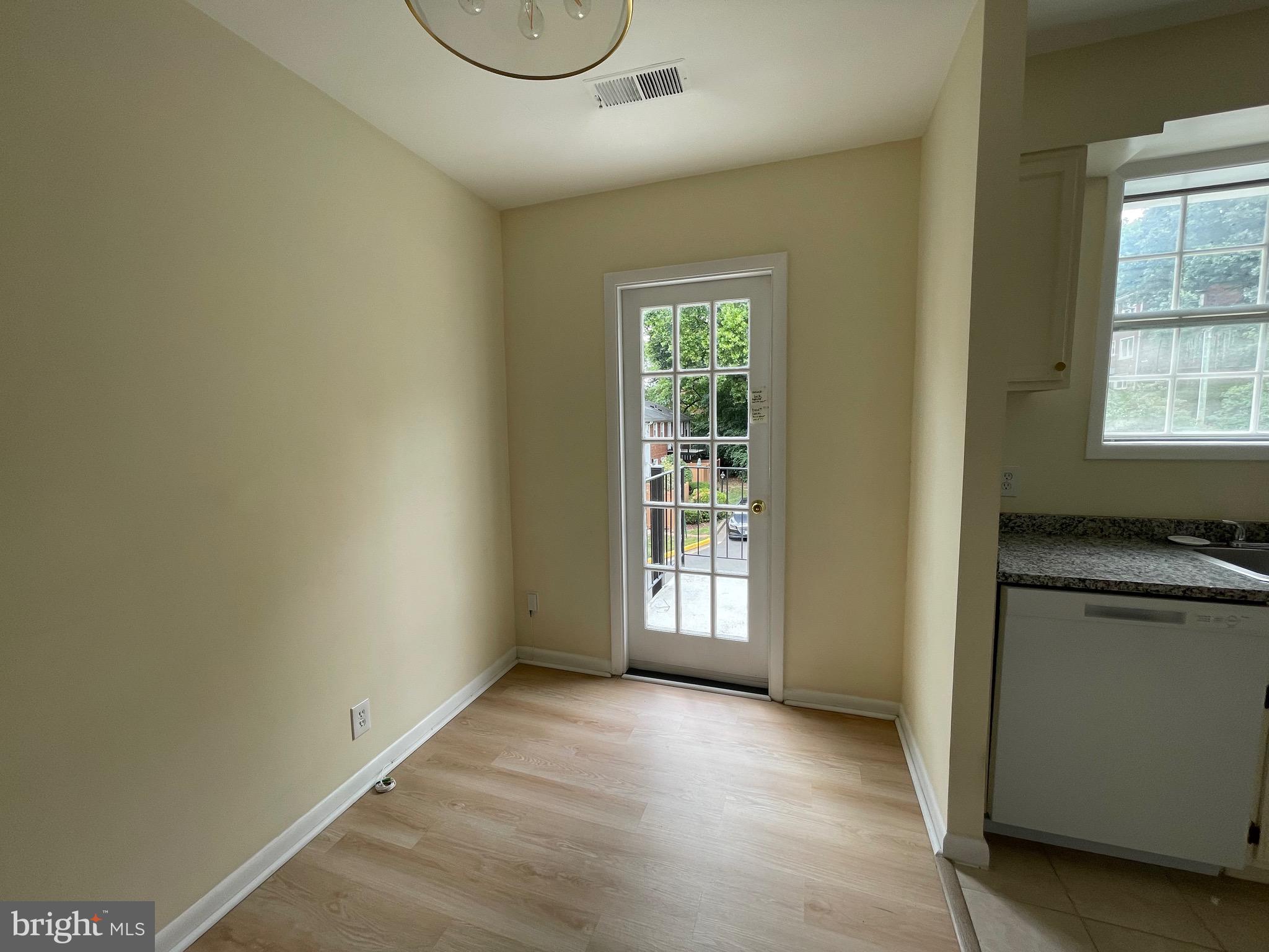 2515 South Walter Reed Drive, Unit D Arlington, VA 22206 - Photo 9 of 10 dining nook off kithen.