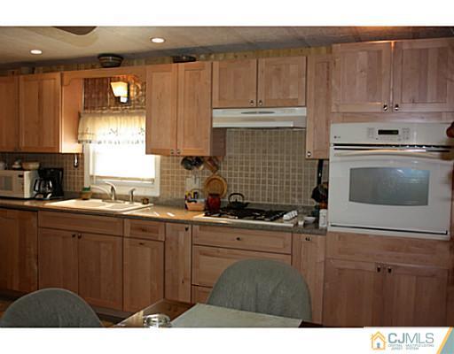 3 Poe Road, Unit 28 North Brunswick, NJ 08902 - Photo 4 of 22