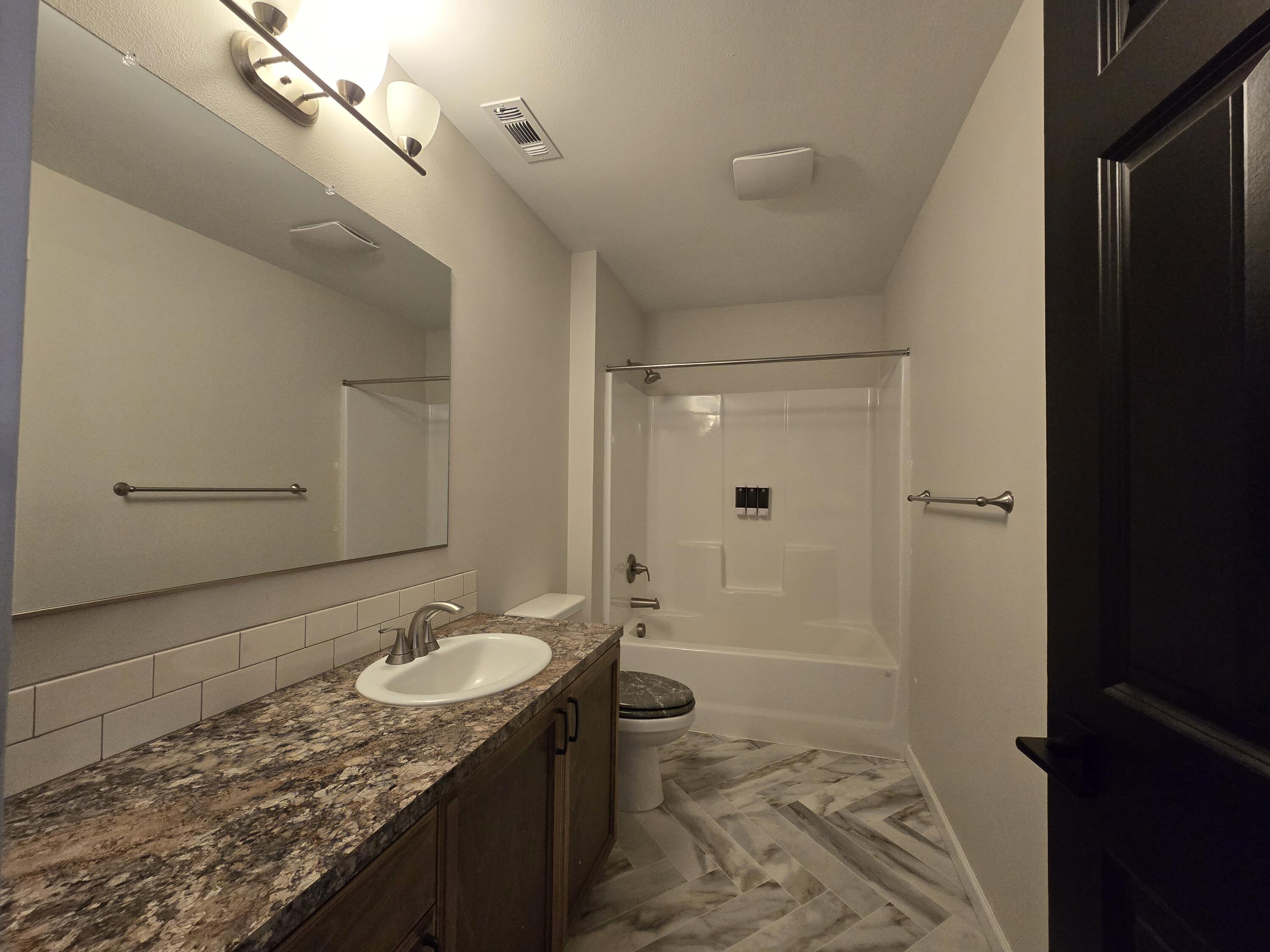 588 Upper Applegate Road Jacksonville, OR 97530 - Photo 35 of 53 Upstairs bath 1