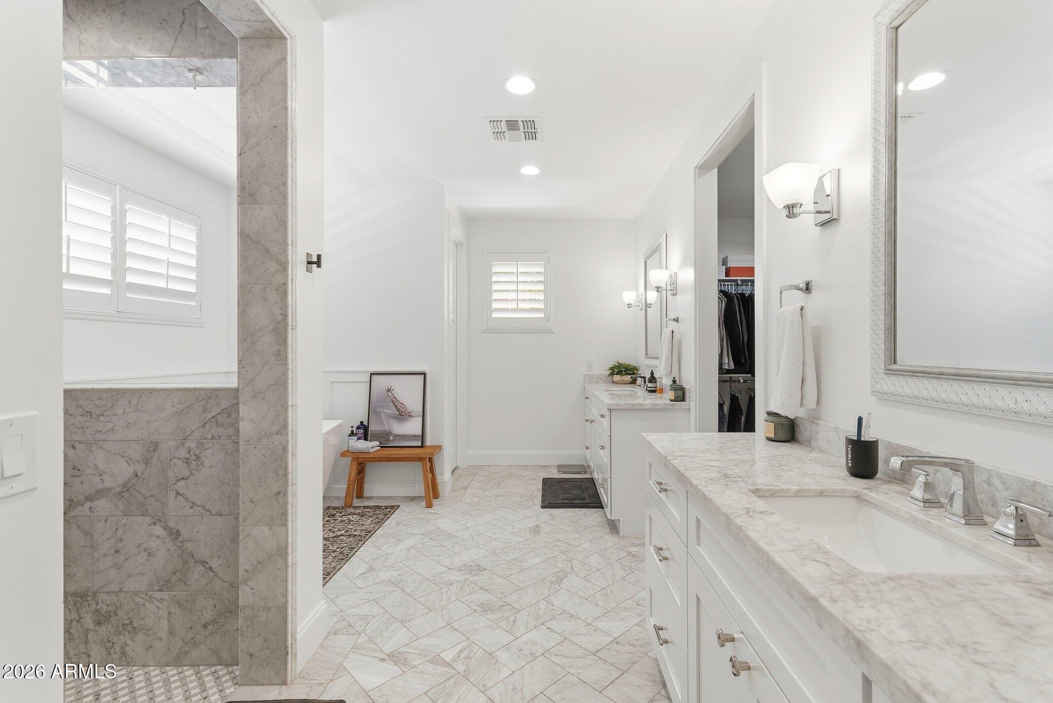 3655 East Piccadilly Road Phoenix, AZ 85018 - Photo 17 of 35 Master Bathroom
