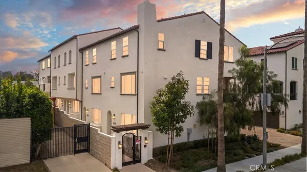 $949,000 | 3667 Elm Avenue, Long Beach, CA 90807