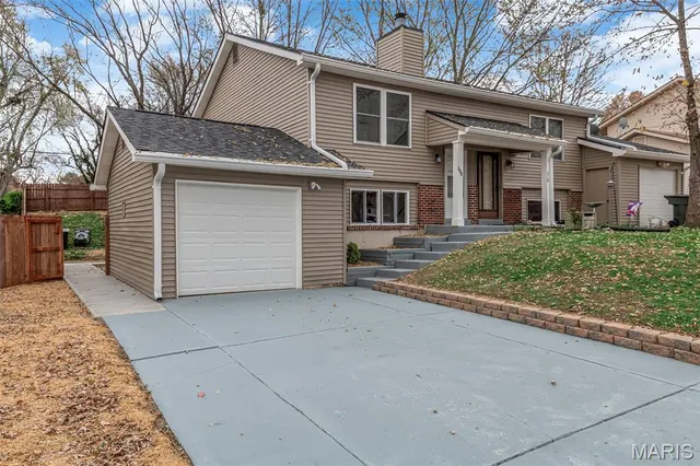 $239,000 | 308 Della Drive, St. Peters, MO 63376