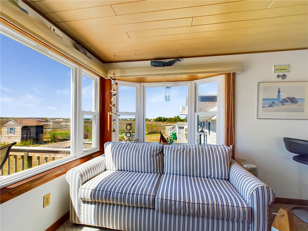 30 Champlin Avenue Narragansett, RI 02879 - Photo 18 of 38 Living room/ kitchen