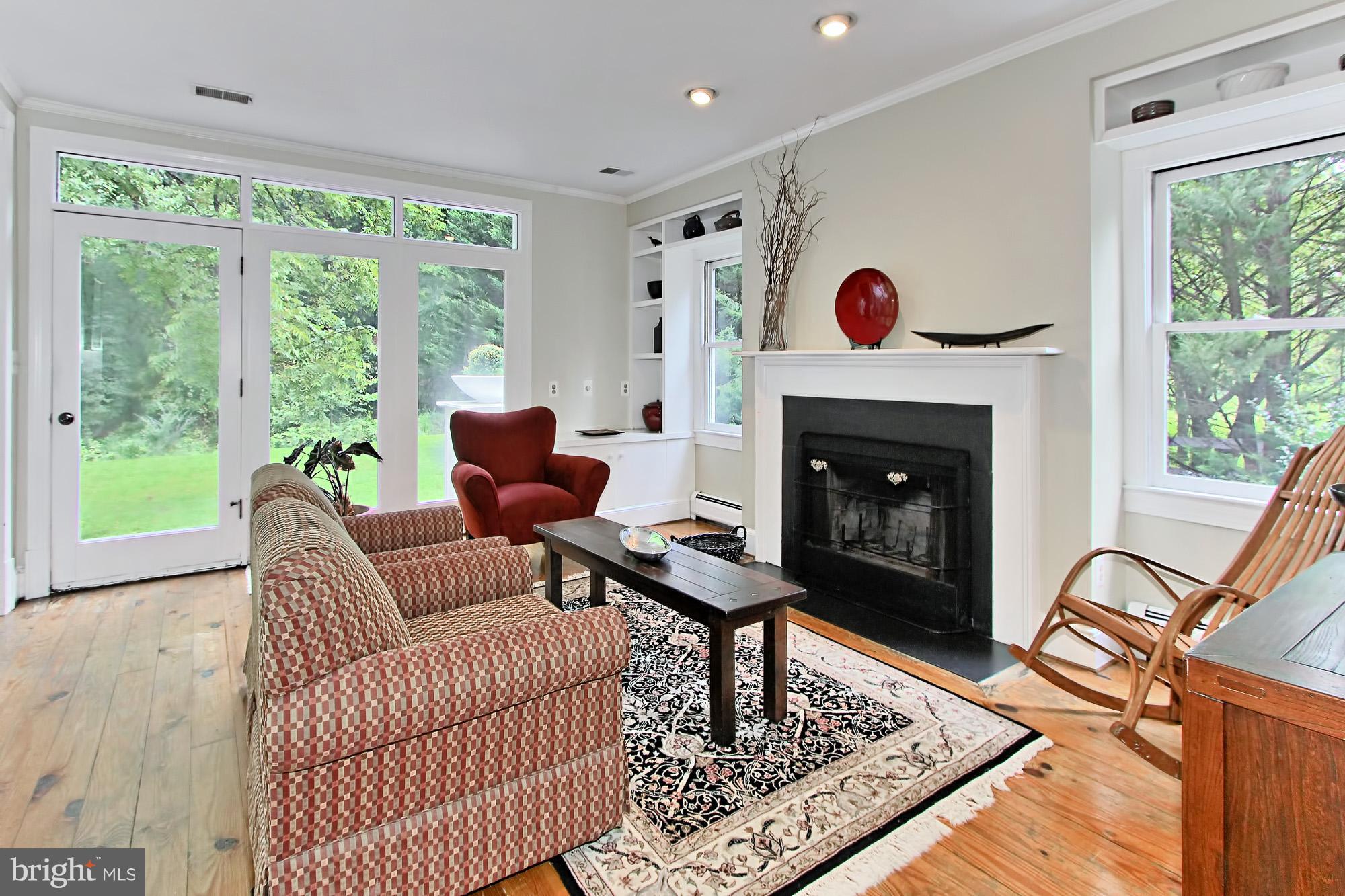 6800 Newman Road Clifton, VA 20124 - Photo 12 of 30 Family Room off the Kitchen