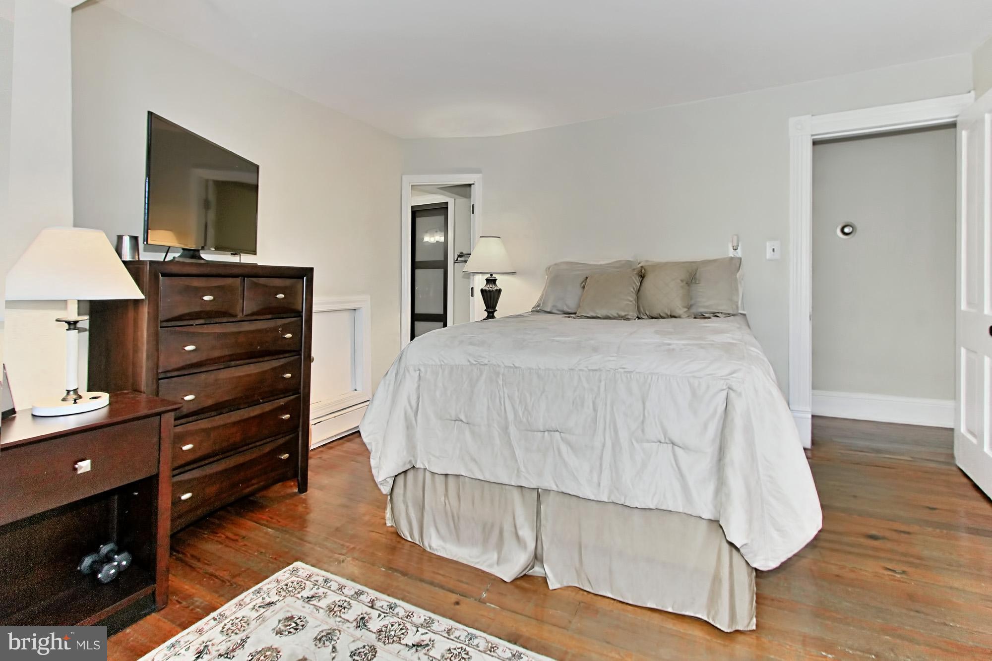 6800 Newman Road Clifton, VA 20124 - Photo 17 of 30 Spacious Master Bedroom