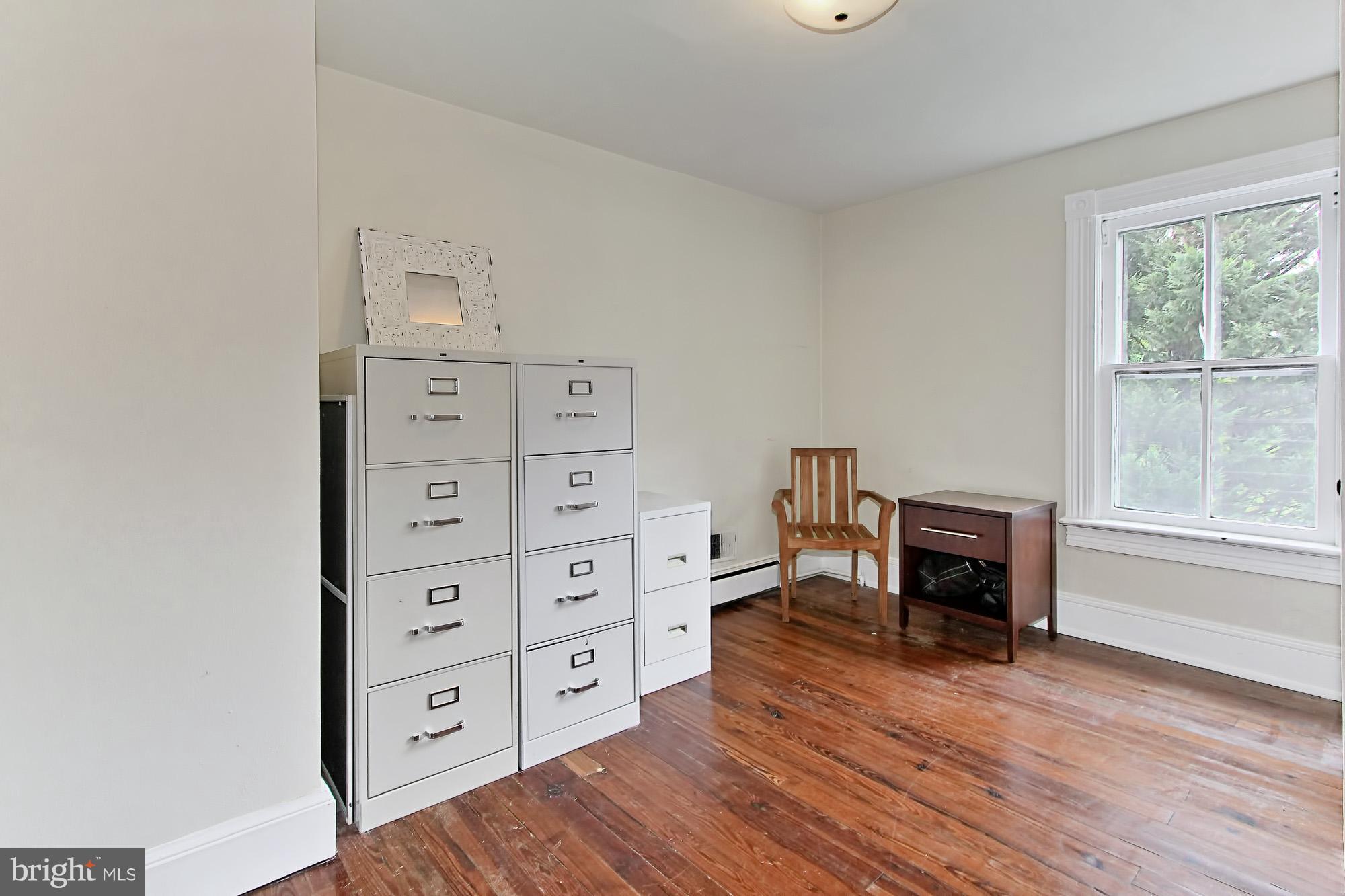 6800 Newman Road Clifton, VA 20124 - Photo 23 of 30 Third upper level bedroom