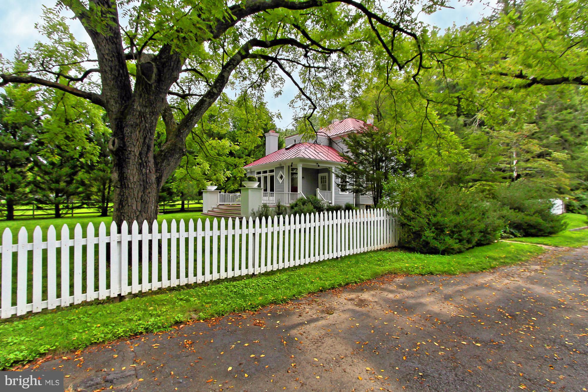 6800 Newman Road Clifton, VA 20124 - Photo 30 of 30 Farmhouse with white picket fence, this is home!