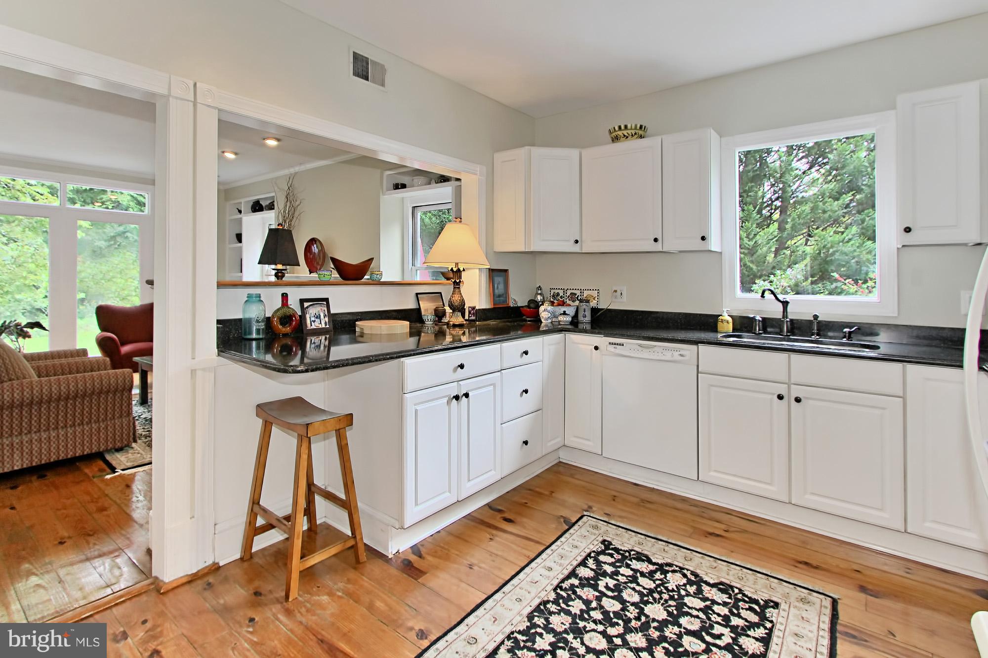 6800 Newman Road Clifton, VA 20124 - Photo 9 of 30 Kitchen with bar-style seating