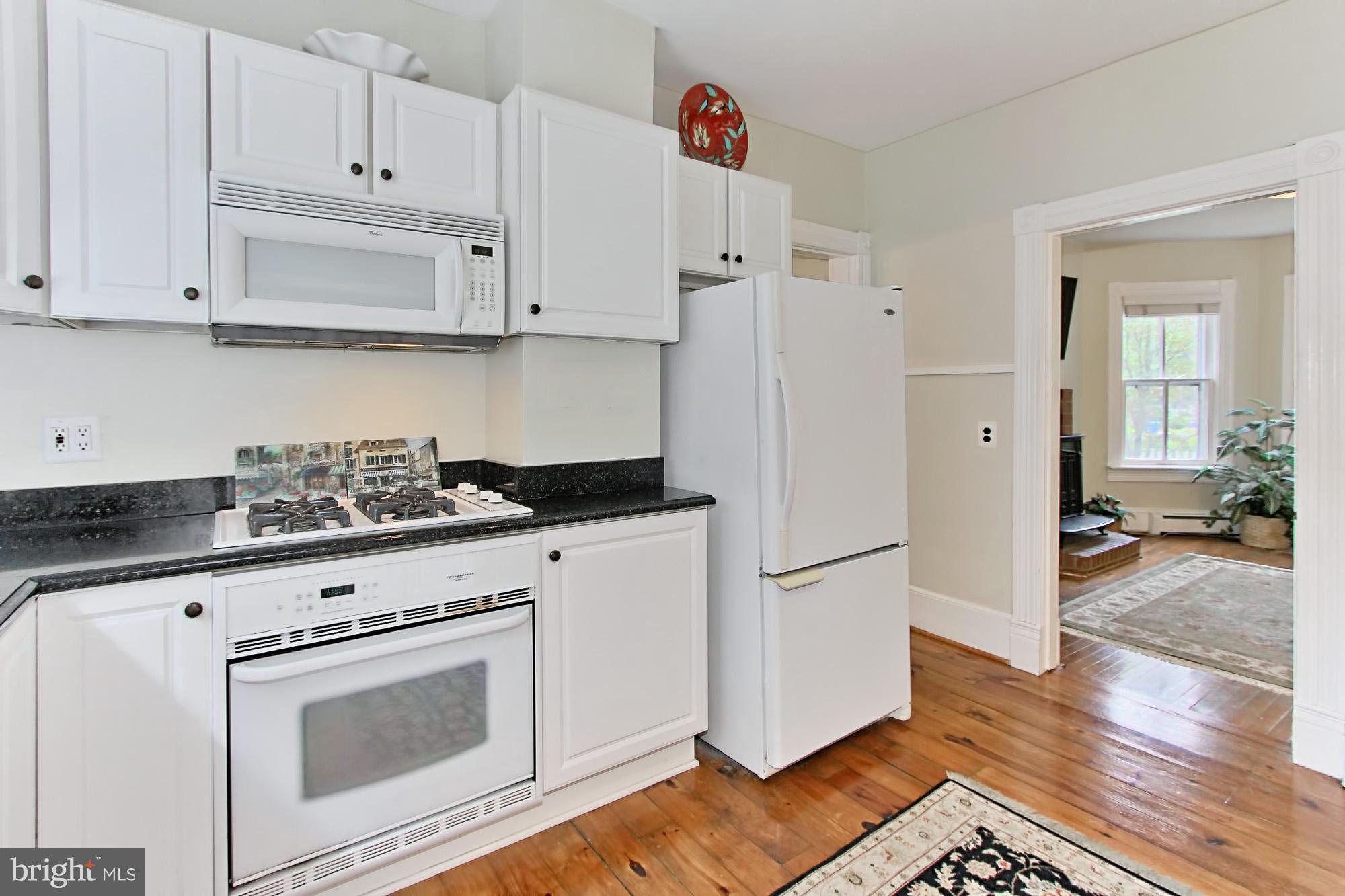 6800 Newman Road Clifton, VA 20124 - Photo 10 of 30 Kitchen offers beautiful granite counters