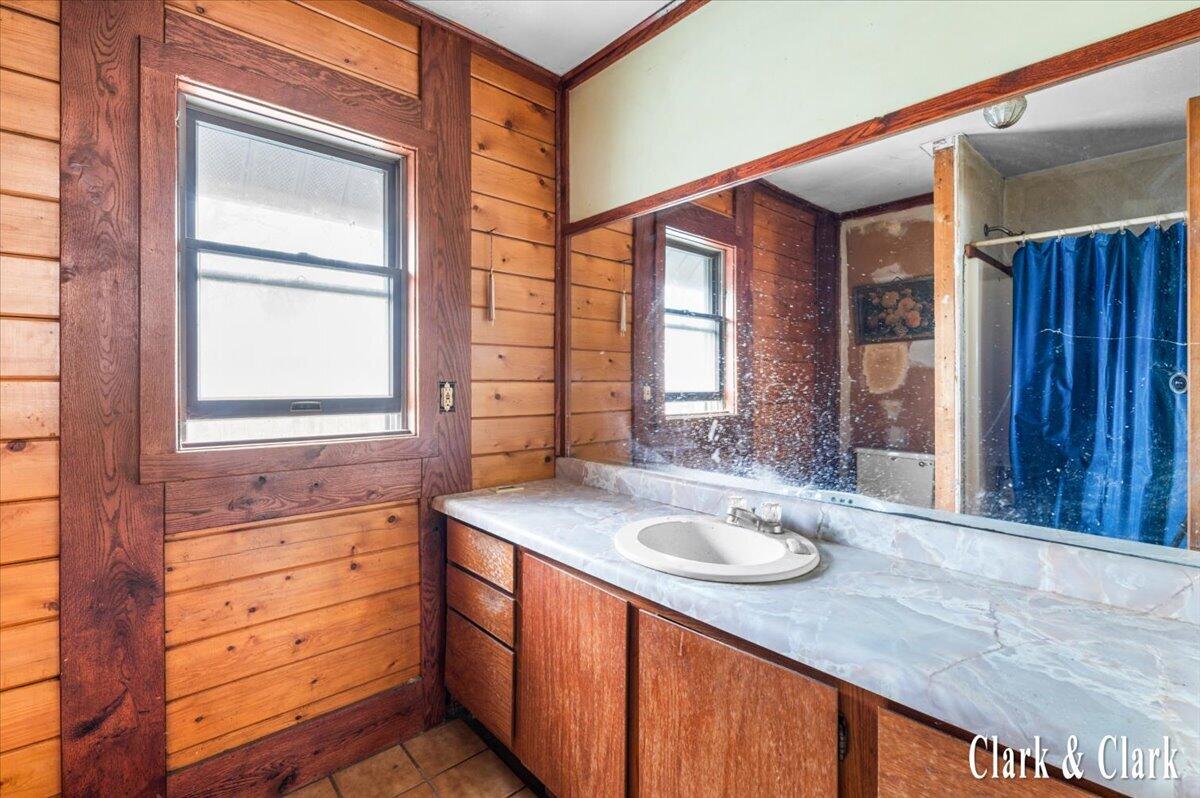 11496 Southwest Greenville Road Greenville, MI 48838 - Photo 14 of 31 52-INTERIOR 07A
