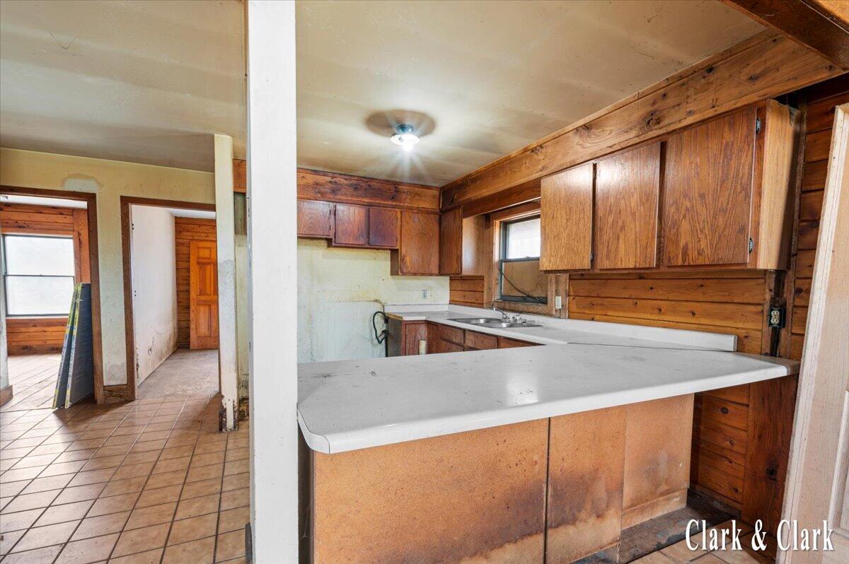 11496 Southwest Greenville Road Greenville, MI 48838 - Photo 9 of 31 46-INTERIOR 04A