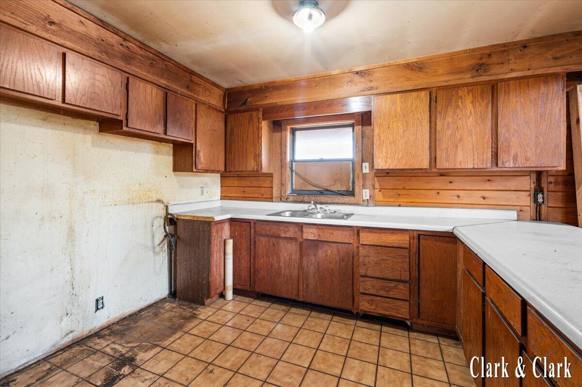 11496 Southwest Greenville Road Greenville, MI 48838 - Photo 10 of 31 50-INTERIOR 06A