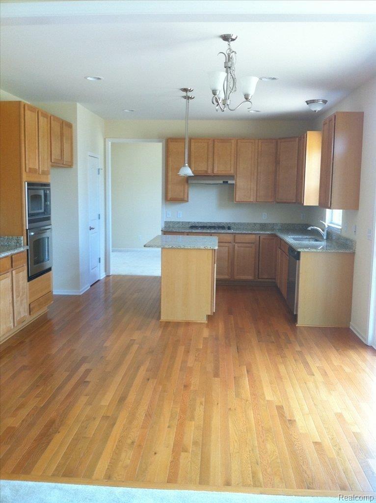 3690 Hogan Circle Rochester, MI 48307 - Photo 4 of 17 219 Open Kitchen