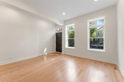 $5,300 | 1954 North Sheffield Avenue, Unit 1, Chicago, IL 60614