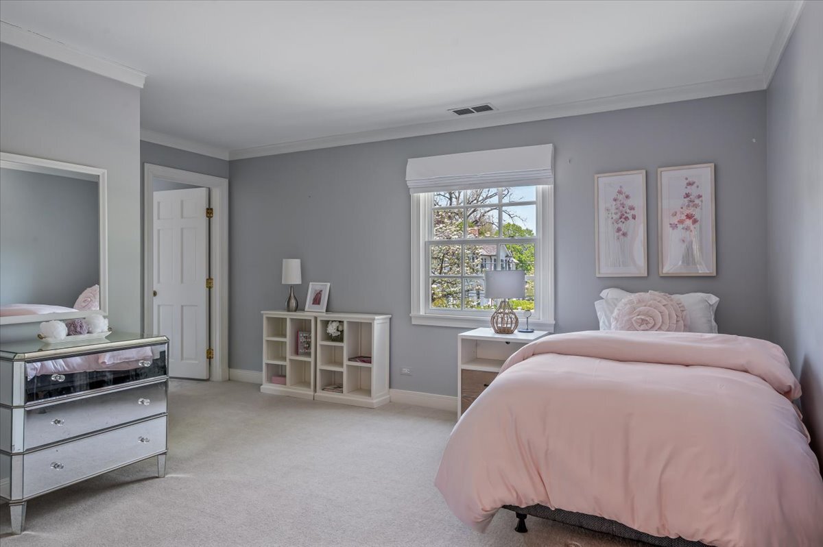 280 Old Farm Road Northfield, IL 60093 - Photo 42 of 64 a spacious bedroom with a bed and a window