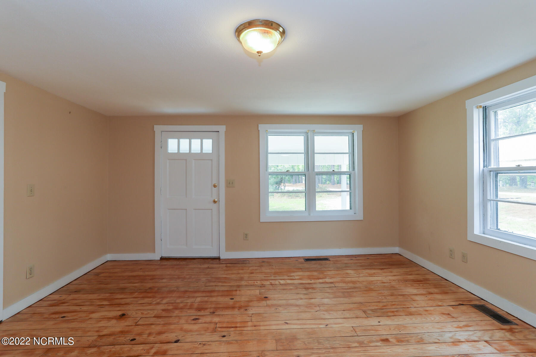 277 Napier Road Carthage, NC 28327 - Photo 5 of 33 living room3