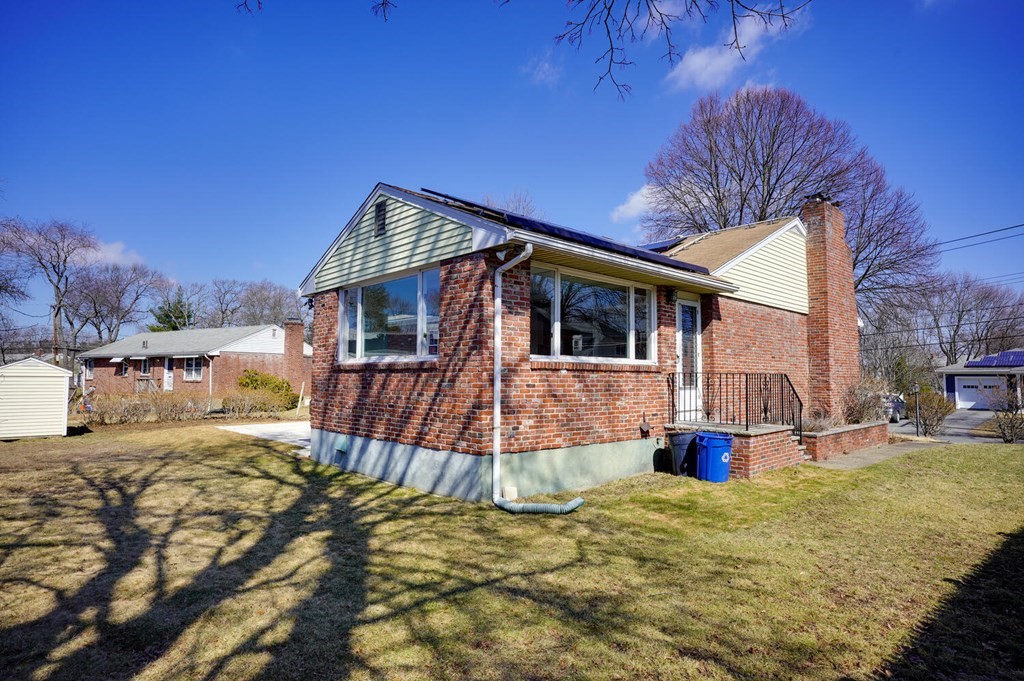 24 Arnold Road Stoneham, MA 02180 - Photo 3 of 35 Gallery Image 3