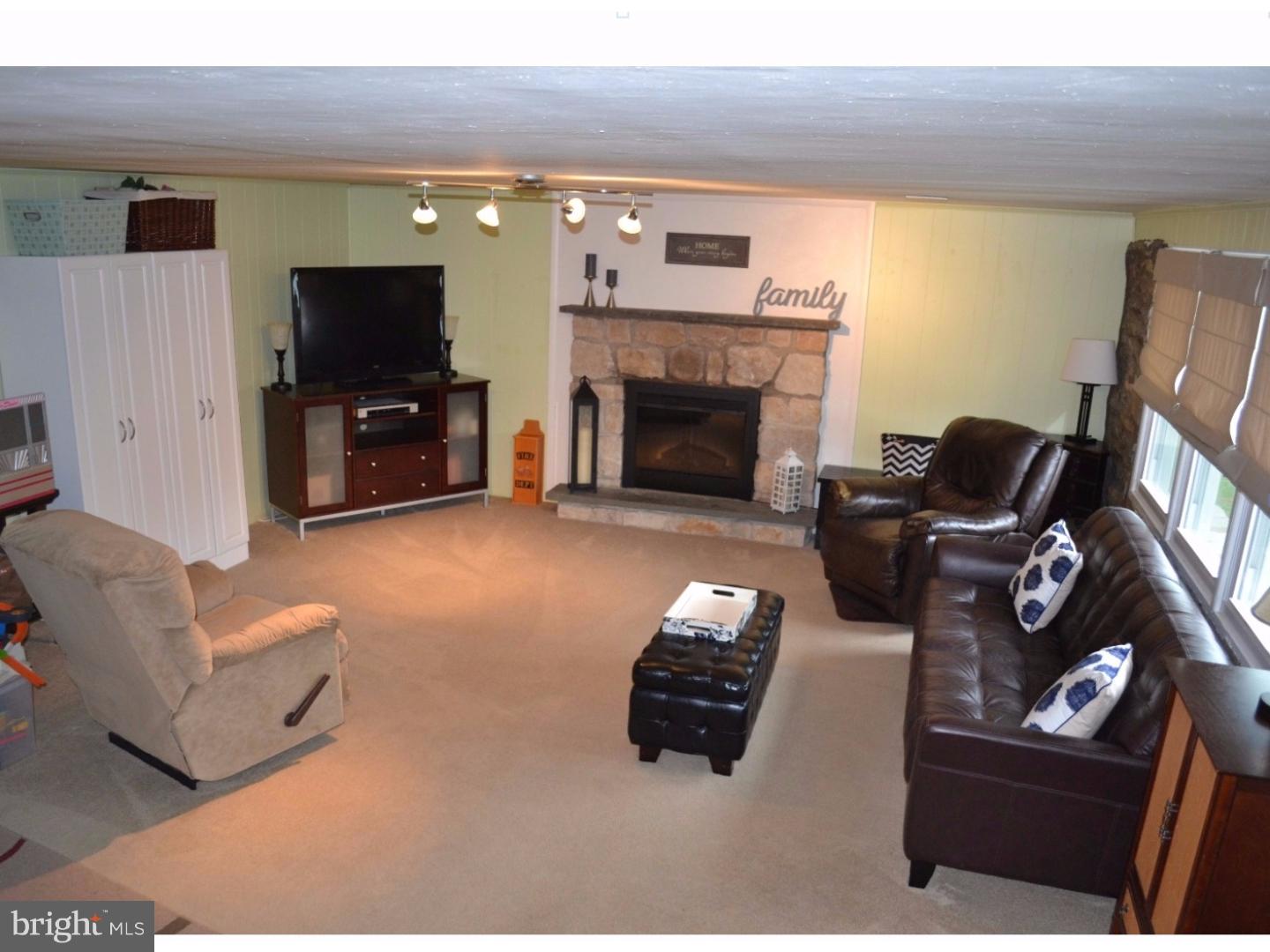 3815 Millbrook Road Philadelphia, PA 19154 - Photo 2 of 25 Family Room