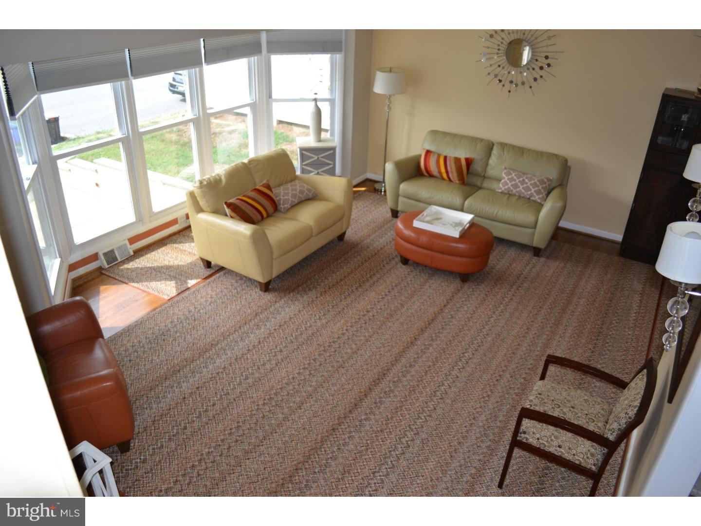 3815 Millbrook Road Philadelphia, PA 19154 - Photo 3 of 25 Living Room