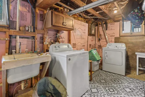 $215,000 | 219 East Howard Street, Portage, WI 53901