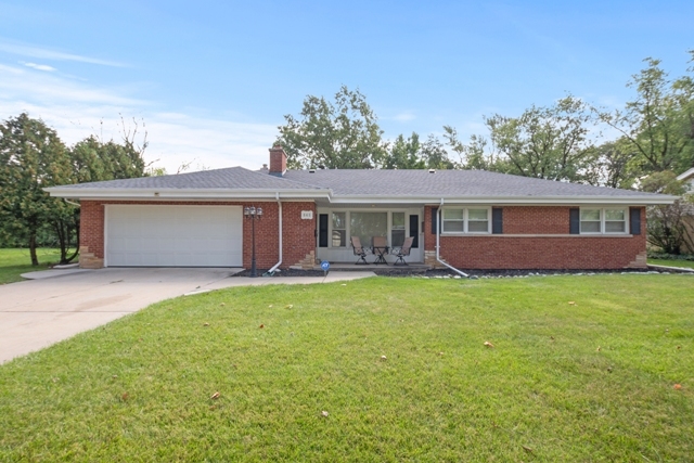 845 Braemar Road Flossmoor, IL 60422 - Photo 2 of 26 front view of a house with a garden