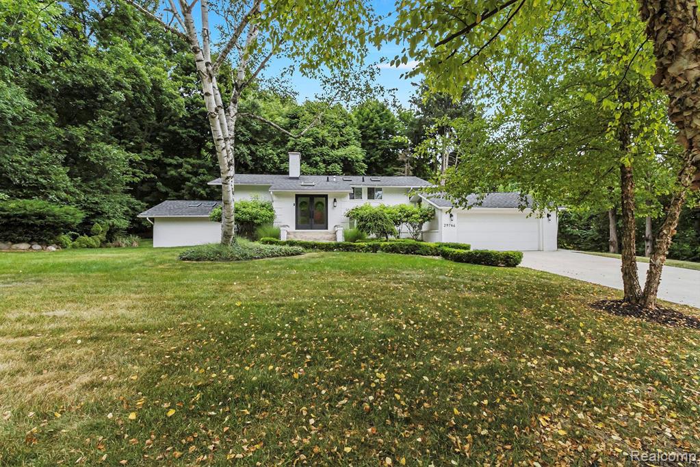 29746 Highmeadow Road Farmington Hills, MI 48334 - Photo 2 of 46