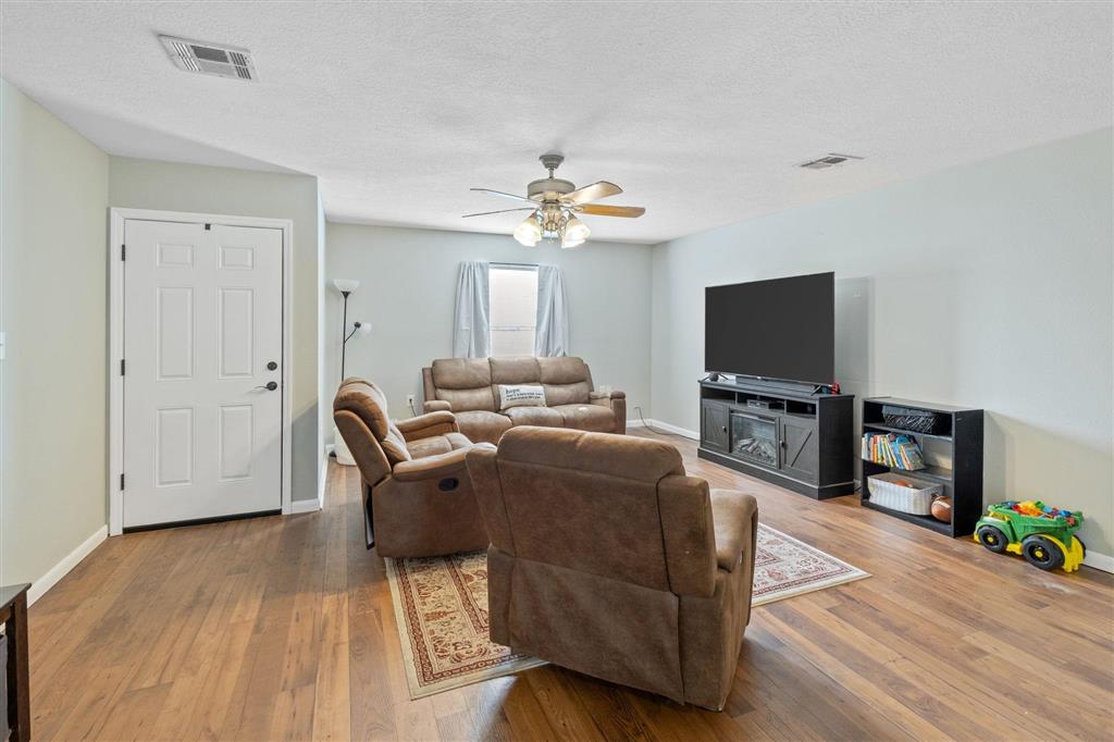 1306 Cathy Lane Jennings, LA 70546 - Photo 3 of 15