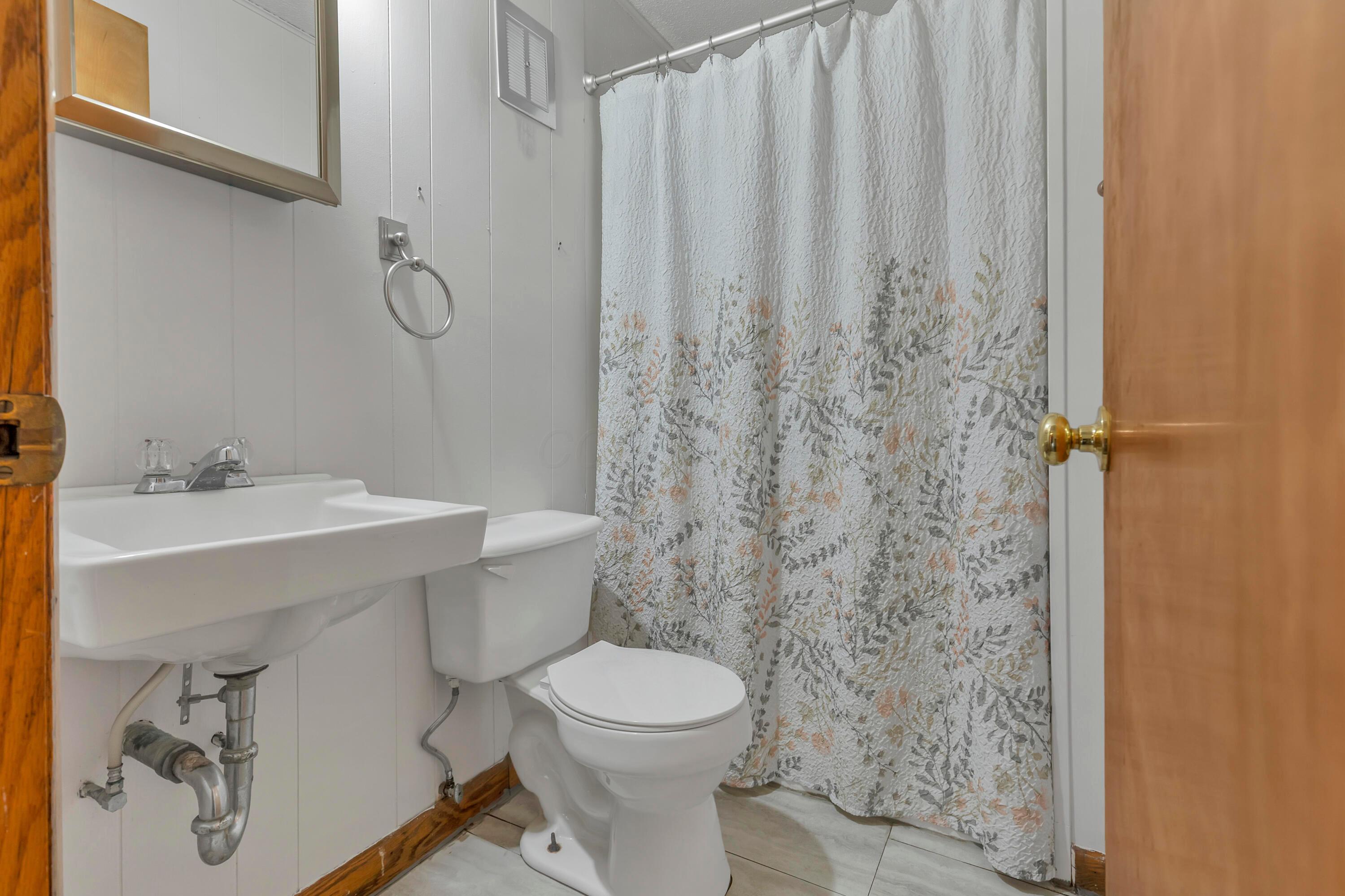 281 Middle Ground Road Southwest Pataskala, OH 43062 - Photo 30 of 52 Bathroom