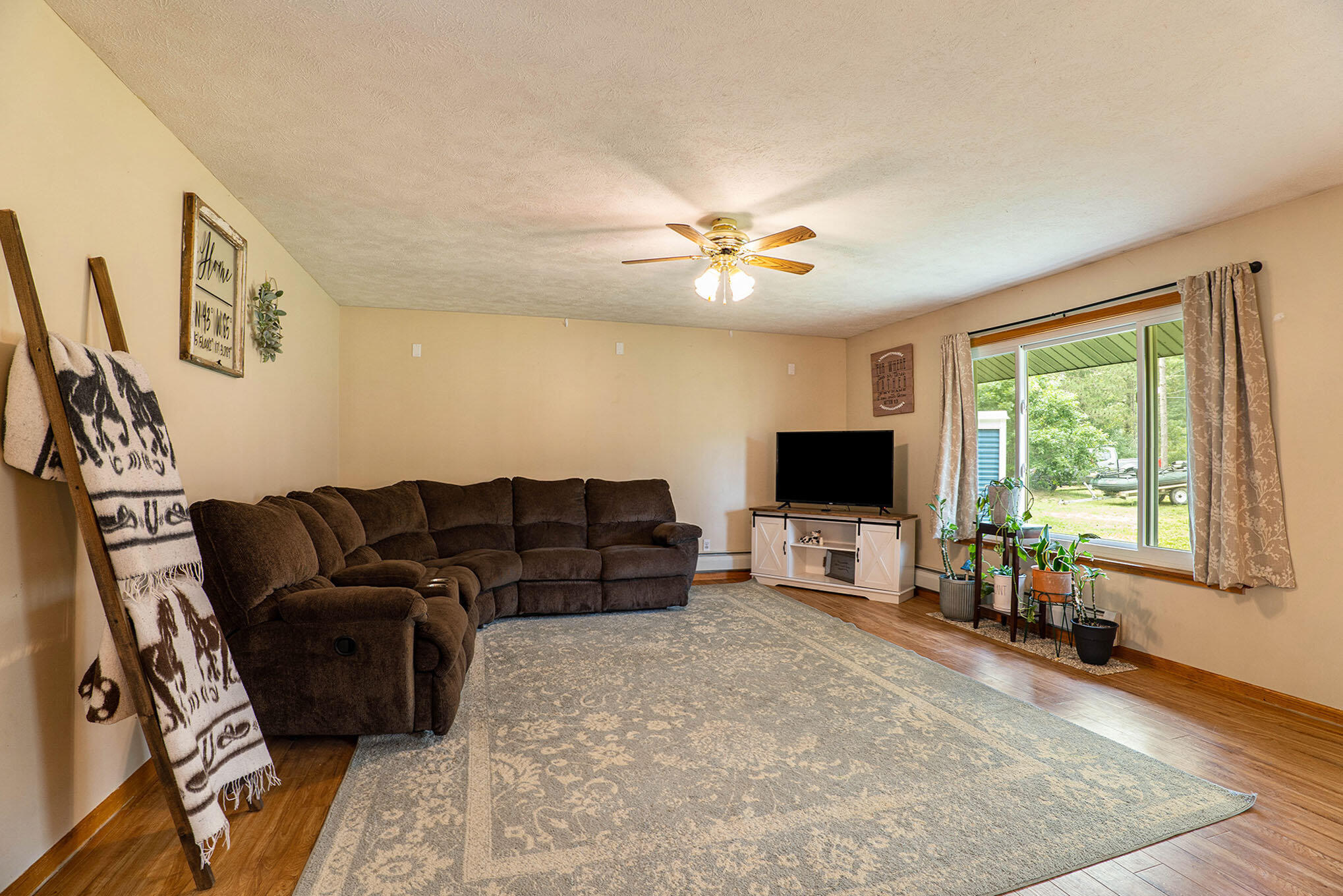 10601 West Colby Road Gowen, MI 49326 - Photo 5 of 20 Living Room 1