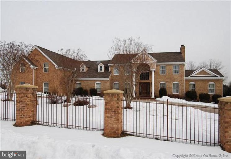 11102 Farm Road Great Falls, VA 22066 - Photo 1 of 1 Exterior (Main)
