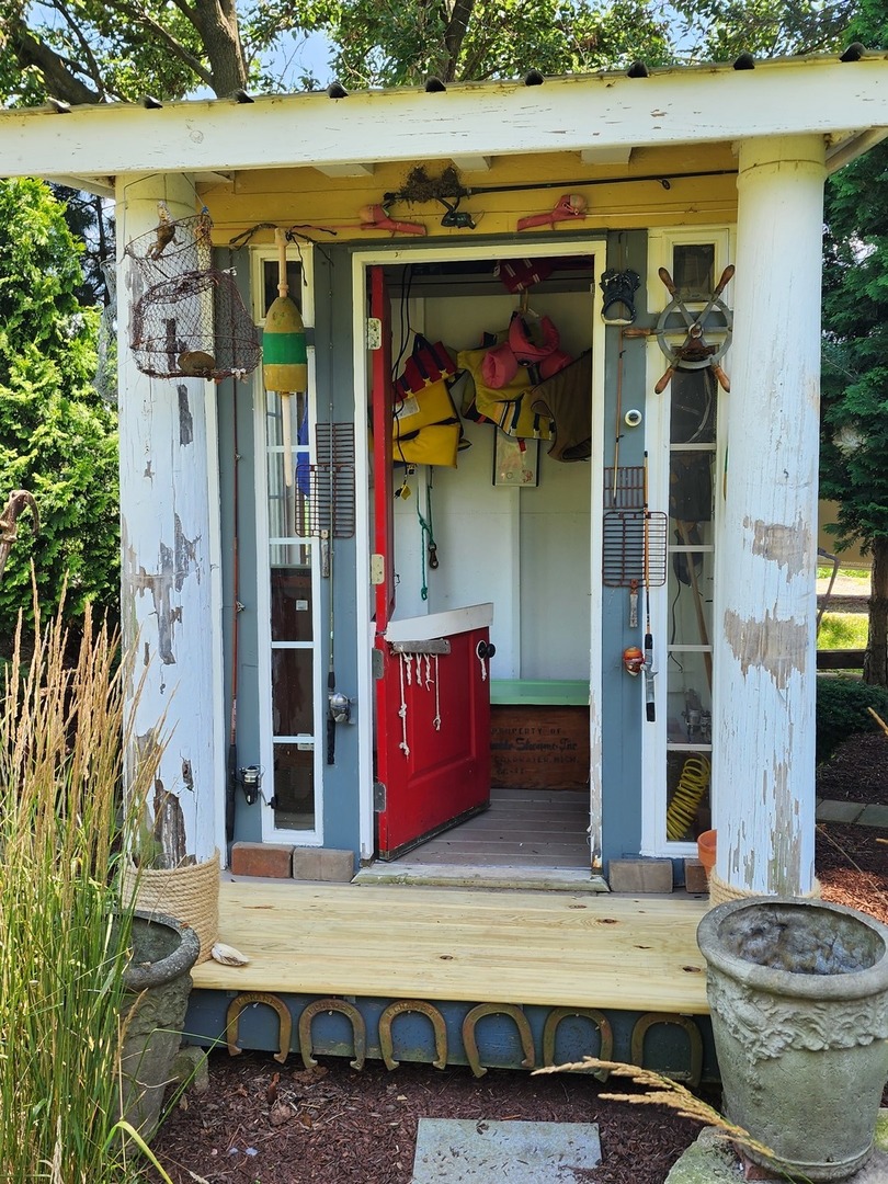 860 East 1100 Road Champaign, IL 61822 - Photo 27 of 60 a view of a entryway door of the house