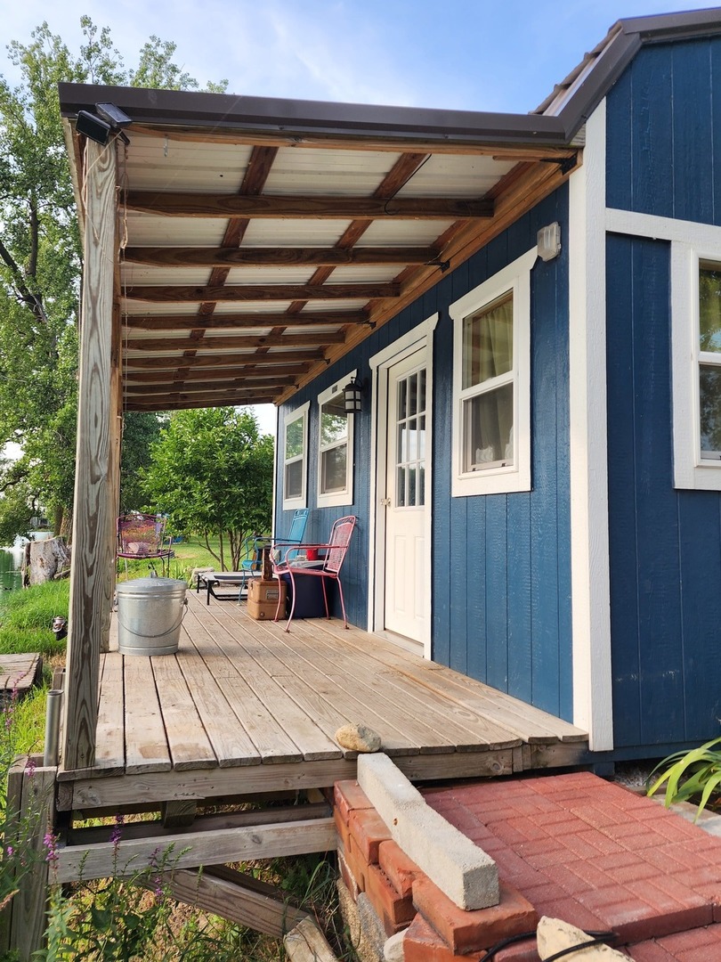 860 East 1100 Road Champaign, IL 61822 - Photo 39 of 60 a view of a backyard with table and chairs with wooden floor and fence
