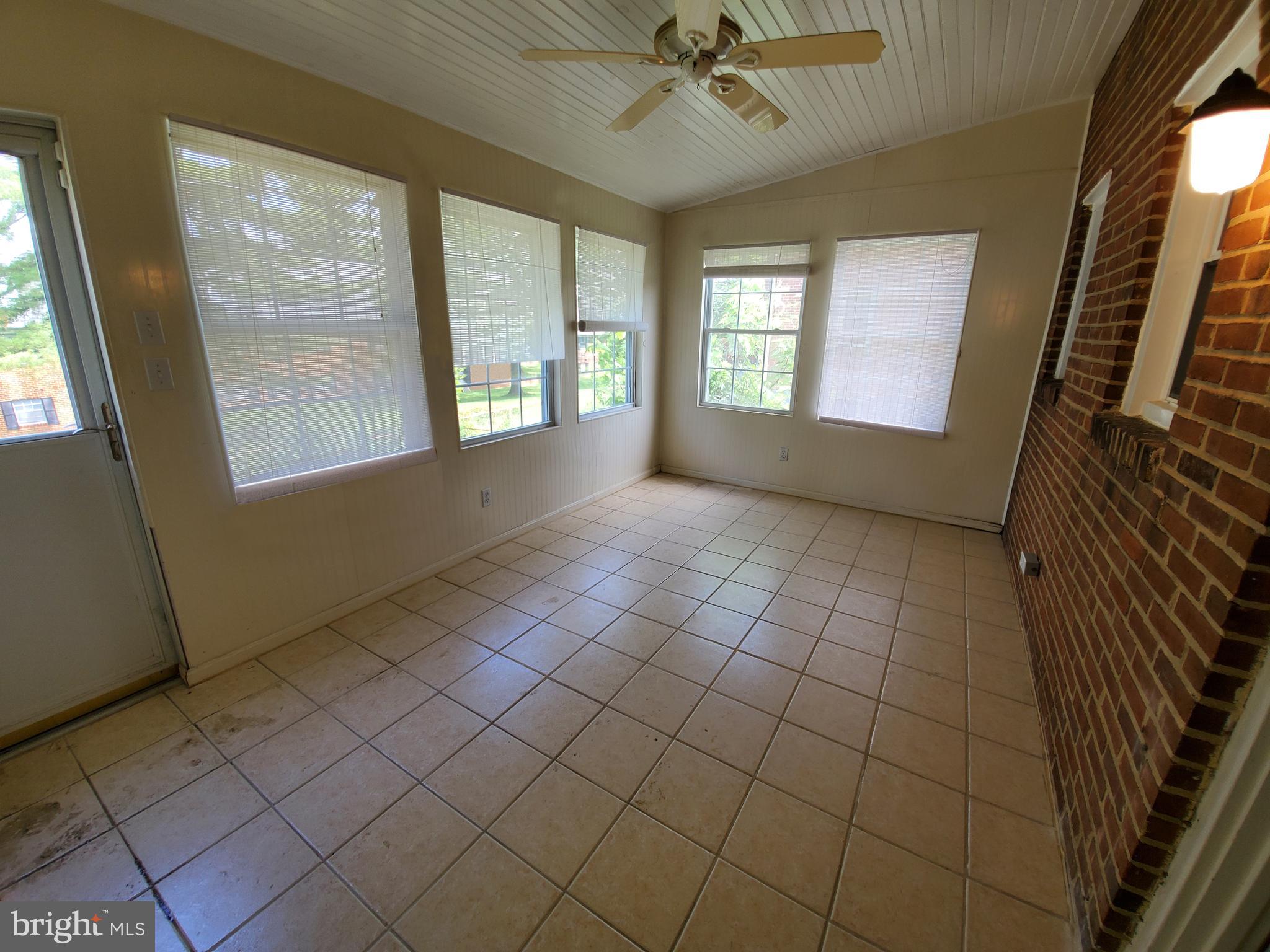 776 Charing Cross Road Baltimore, MD 21229 - Photo 11 of 23