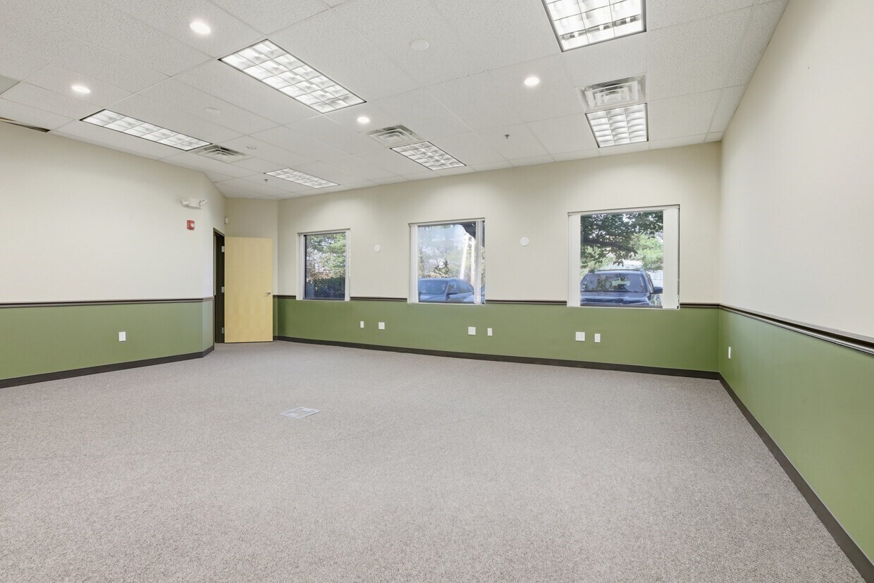 160 Ayer Road, Unit 1 Littleton, MA 01460 - Photo 2 of 7 Gallery Image 2