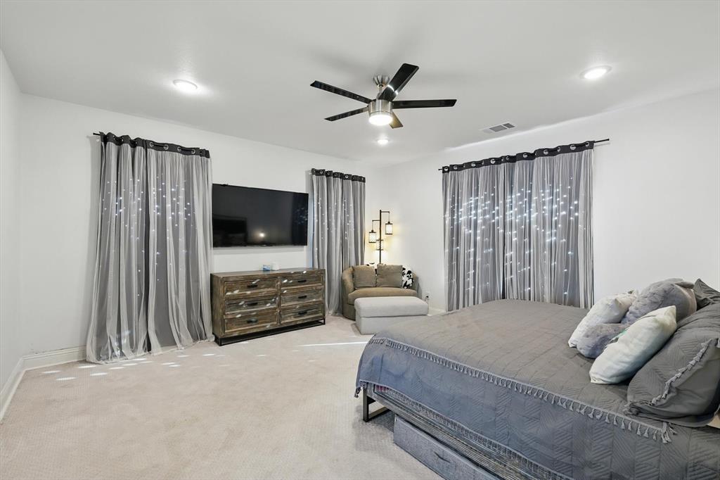 121 Bluegrass Trail Springtown, TX 76082 - Photo 15 of 39 a bedroom with a bed and a flat screen tv