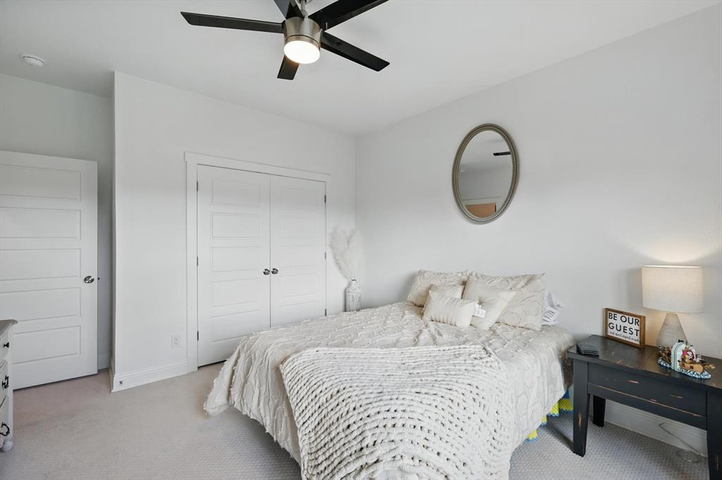 121 Bluegrass Trail Springtown, TX 76082 - Photo 23 of 39 a bedroom with a bed and closet