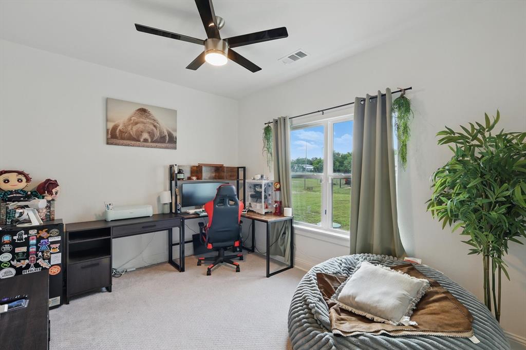 121 Bluegrass Trail Springtown, TX 76082 - Photo 26 of 39 a workspace with furniture and a potted plant