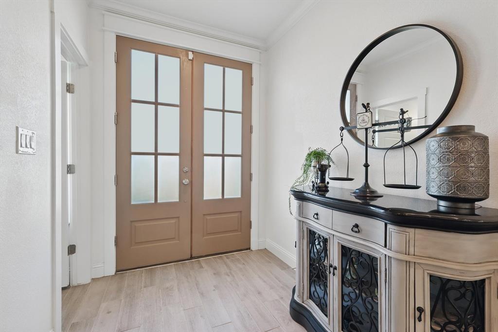 121 Bluegrass Trail Springtown, TX 76082 - Photo 3 of 39 a view of a livingroom with furniture and entryway