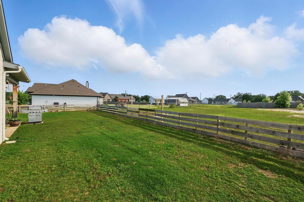 121 Bluegrass Trail Springtown, TX 76082 - Photo 34 of 39 a view of a golf course with a garden