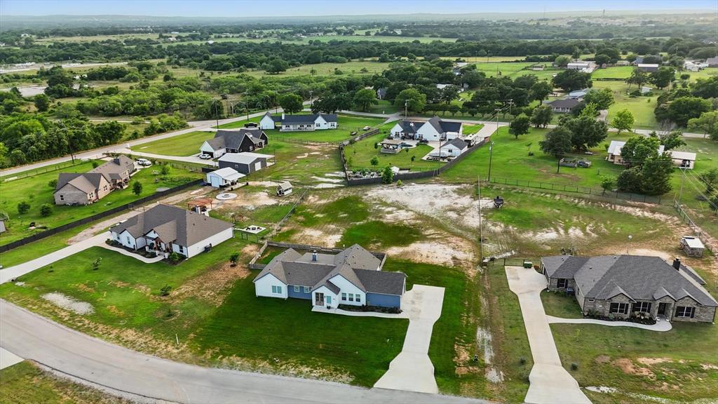 121 Bluegrass Trail Springtown, TX 76082 - Photo 36 of 39 an aerial view of a houses with a yard