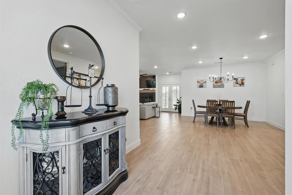 121 Bluegrass Trail Springtown, TX 76082 - Photo 4 of 39 a kitchen with stainless steel appliances granite countertop a stove and a wooden floors