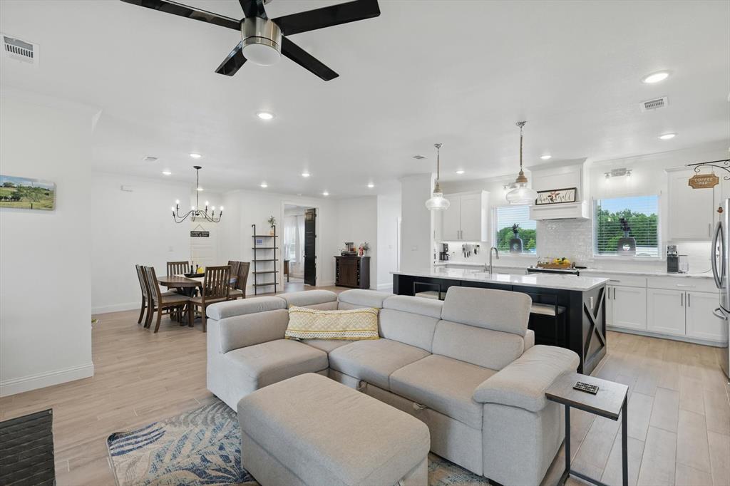 121 Bluegrass Trail Springtown, TX 76082 - Photo 9 of 39 a living room with furniture and a view of kitchen
