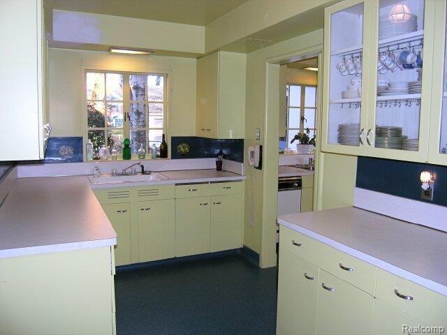 60 Oxford Road Grosse Pointe, MI 48236 - Photo 11 of 21 Butler's Pantry