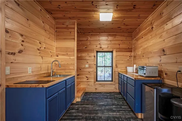 $915,000 | 617 Big Brook Road, Indian Lake, NY 12842