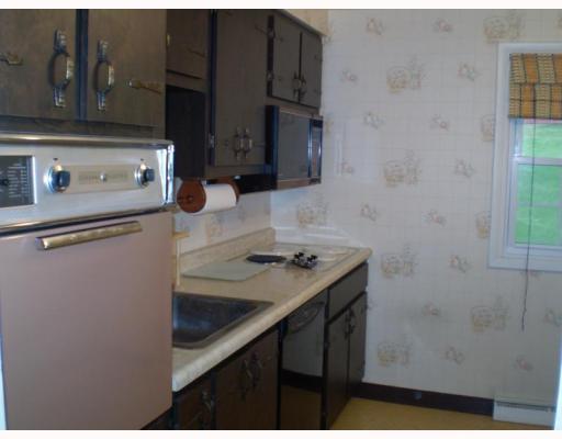 276 Moon Clinton Road Coraopolis, PA 15108 - Photo 5 of 16 Kitchen. Spacious kitchen