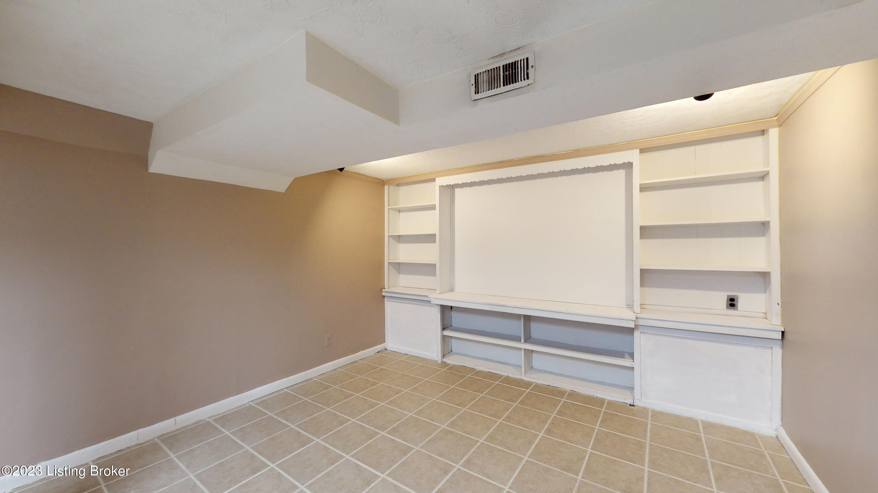 2204 Westridge Road Louisville, KY 40242 - Photo 27 of 35 2204-Westridge-05172023_095904